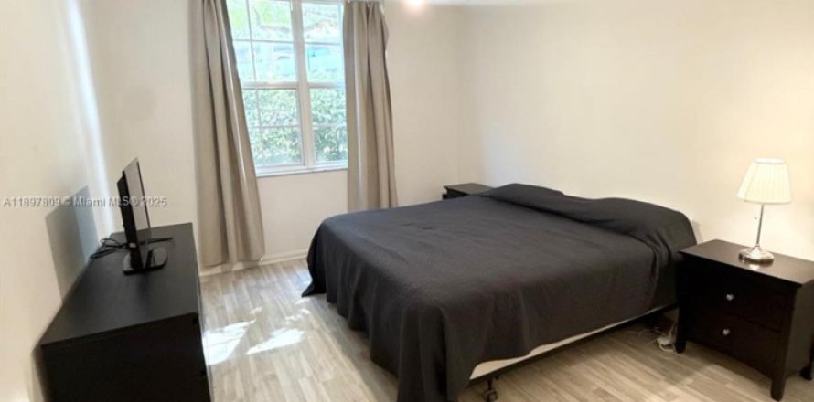 Condominio en Aventura, Florida, 1 dormitorio  № 1949201