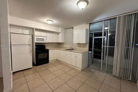 Condominio en venta en Miami, Florida, 2 dormitorios, 70.61 m2 № 2011365 - foto 4