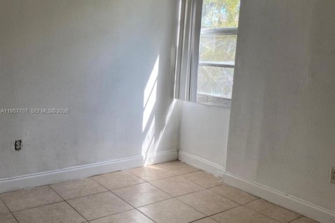 Condominio en venta en Miami, Florida, 2 dormitorios, 70.61 m2 № 2011365 - foto 11