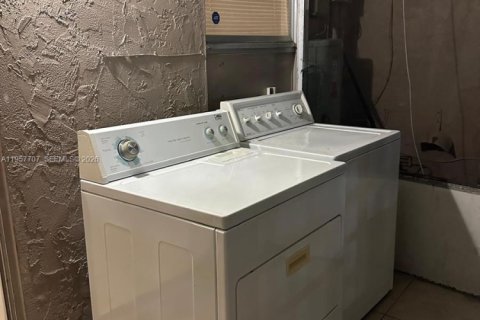 Condominio en venta en Miami, Florida, 2 dormitorios, 70.61 m2 № 2011365 - foto 12