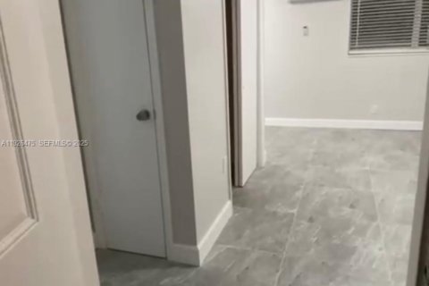 Appartement à louer à Fort Lauderdale, Floride: 41.81 m2 № 1988078 - photo 2