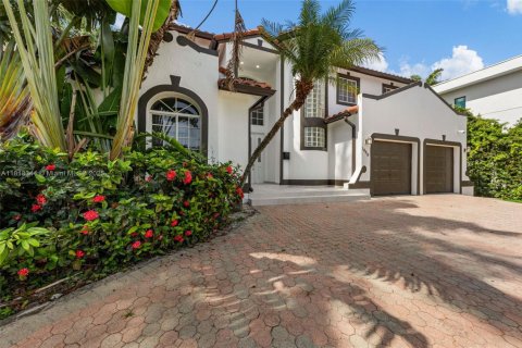 Villa ou maison à vendre à Hollywood, Floride: 5 chambres, 397.71 m2 № 1934464 - photo 3