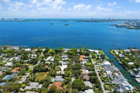 Купить виллу или дом в Майами-Шорс, Флорида 4 спальни, № 1928657 - фото 1