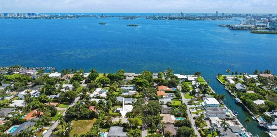 Дом в Майами-Шорс, Флорида 4 спальни № 1928657