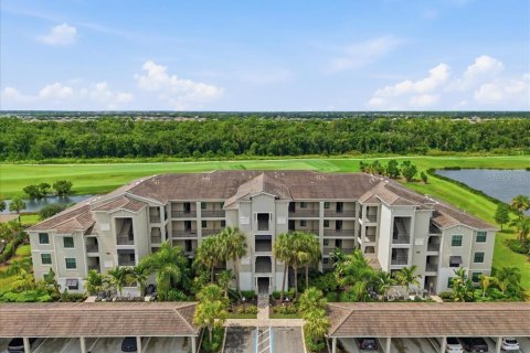 Condo in Bradenton, Florida, 2 bedrooms in LAKEWOOD NATIONAL  № 2279792