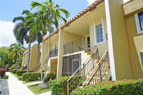 Condo in Weston, Florida, 2 bedrooms  № 2074920 - photo 14