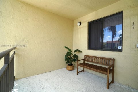 Condo in Weston, Florida, 2 bedrooms  № 2074920 - photo 12