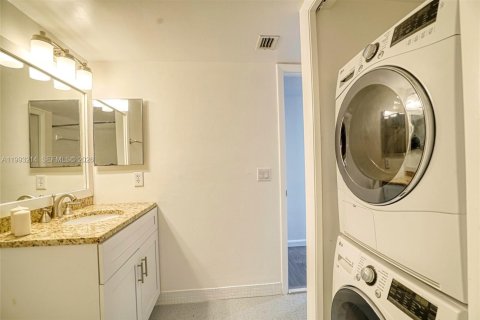 Condo in Weston, Florida, 2 bedrooms  № 2074920 - photo 10
