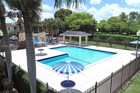Condo in Weston, Florida, 2 bedrooms  № 2074920 - photo 13