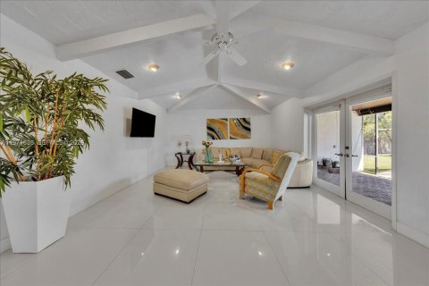 House in Palmetto Bay, Florida 4 bedrooms, 243.59 sq.m. № 2033550 - photo 12