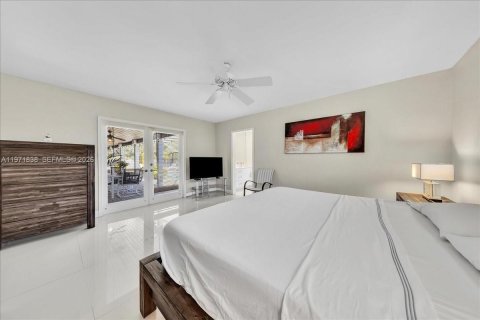 House in Palmetto Bay, Florida 4 bedrooms, 243.59 sq.m. № 2033550 - photo 24