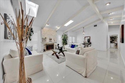 House in Palmetto Bay, Florida 4 bedrooms, 243.59 sq.m. № 2033550 - photo 7