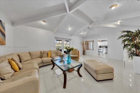 House in Palmetto Bay, Florida 4 bedrooms, 243.59 sq.m. № 2033550 - photo 13