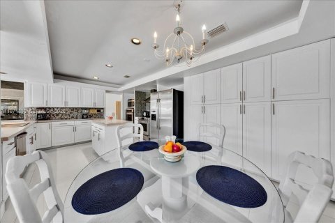 House in Palmetto Bay, Florida 4 bedrooms, 243.59 sq.m. № 2033550 - photo 14