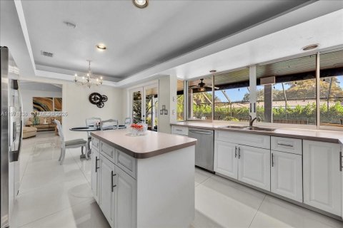 House in Palmetto Bay, Florida 4 bedrooms, 243.59 sq.m. № 2033550 - photo 19