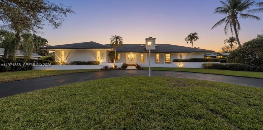House in Palmetto Bay, Florida 4 bedrooms, 243.59 sq.m. № 2033550