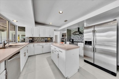 House in Palmetto Bay, Florida 4 bedrooms, 243.59 sq.m. № 2033550 - photo 15