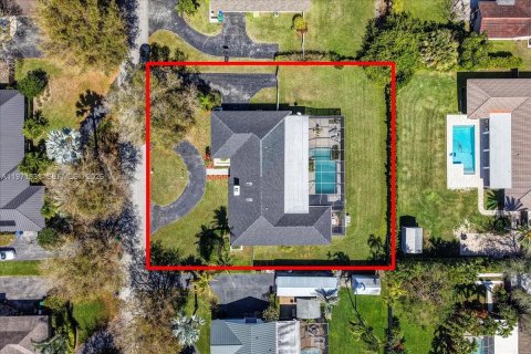 House in Palmetto Bay, Florida 4 bedrooms, 243.59 sq.m. № 2033550 - photo 3