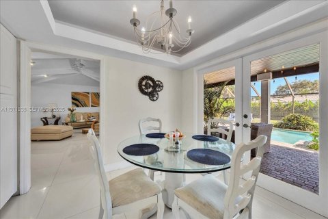 House in Palmetto Bay, Florida 4 bedrooms, 243.59 sq.m. № 2033550 - photo 22