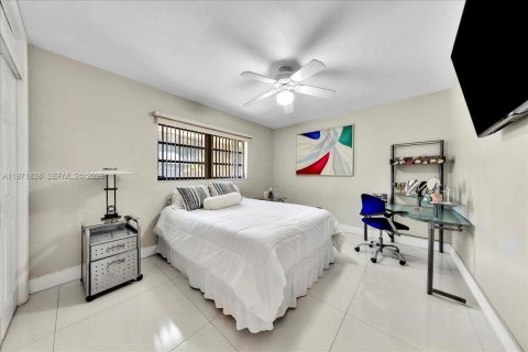 House in Palmetto Bay, Florida 4 bedrooms, 243.59 sq.m. № 2033550 - photo 29