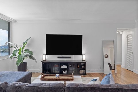 Condo in Miami Beach, Florida, 1 bedroom  № 2081280 - photo 10