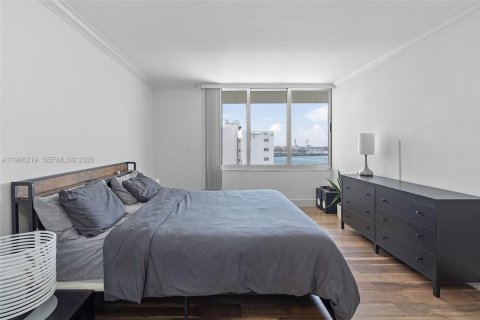 Condo in Miami Beach, Florida, 1 bedroom  № 2081280 - photo 24