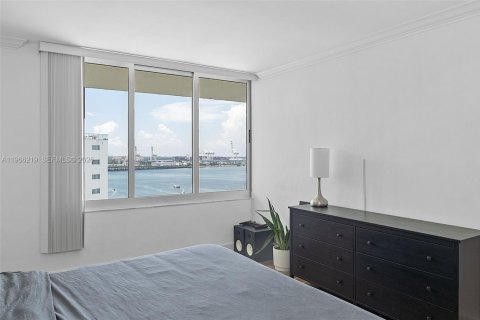 Condo in Miami Beach, Florida, 1 bedroom  № 2081280 - photo 26