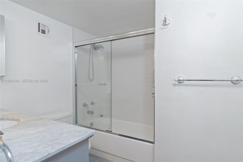 Condo in Miami Beach, Florida, 1 bedroom  № 2081280 - photo 22