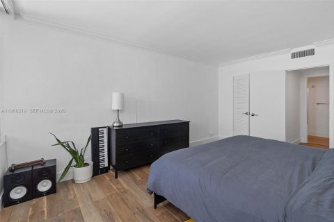 Condo in Miami Beach, Florida, 1 bedroom  № 2081280 - photo 25