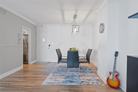 Condo in Miami Beach, Florida, 1 bedroom  № 2081280 - photo 15