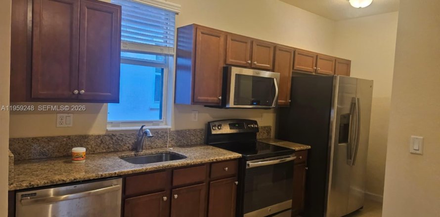 Propiedad comercial en Miami, Florida 1 dormitorio, 60.39 m2 № 2017994