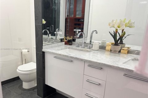 Condo in Miami, Florida, 1 bedroom  № 1830195 - photo 21