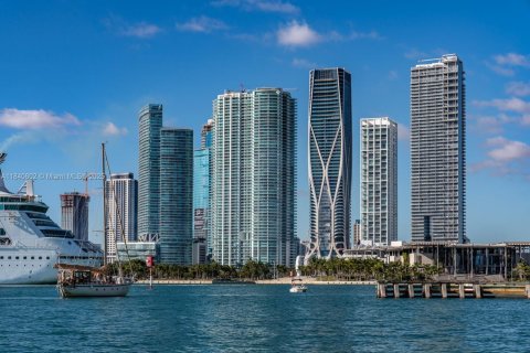 Condo in Miami, Florida, 1 bedroom  № 1830195 - photo 4
