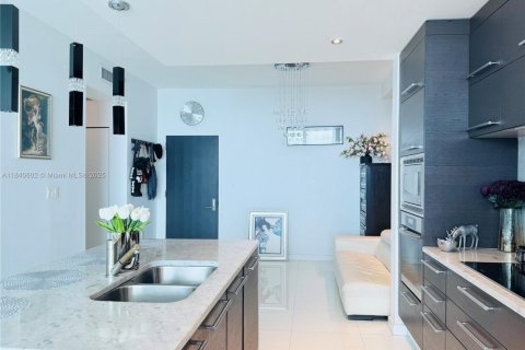Condo in Miami, Florida, 1 bedroom  № 1830195 - photo 9