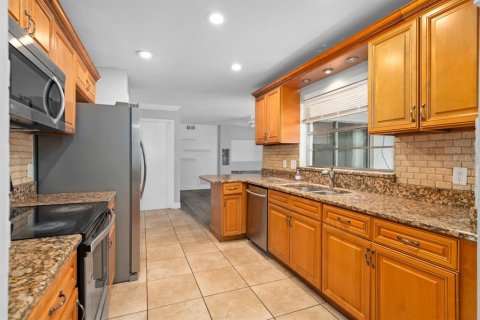 House in Orlando, Florida 3 bedrooms, 155.24 sq.m. № 1827158 - photo 16