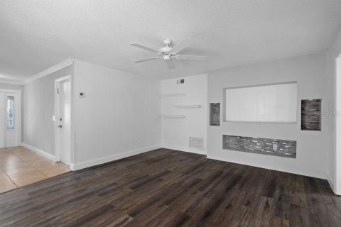 House in Orlando, Florida 3 bedrooms, 155.24 sq.m. № 1827158 - photo 12