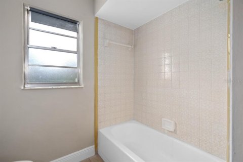 House in Orlando, Florida 3 bedrooms, 155.24 sq.m. № 1827158 - photo 9