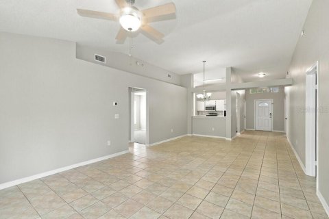 Villa ou maison à louer à Wesley Chapel, Floride: 4 chambres, 157 m2 № 2413562 - photo 5