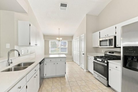 Villa ou maison à louer à Wesley Chapel, Floride: 4 chambres, 157 m2 № 2413562 - photo 8