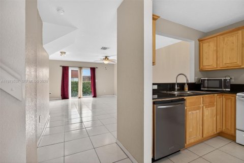 Touwnhouse à louer à Margate, Floride: 2 chambres, 110.55 m2 № 2044644 - photo 7