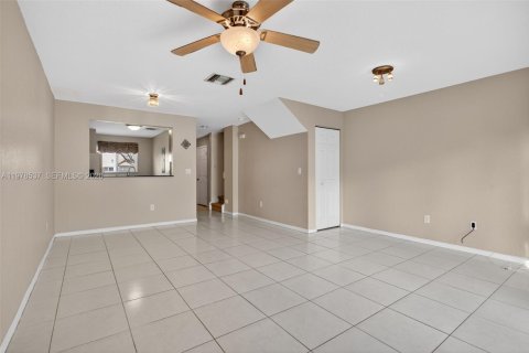 Touwnhouse à louer à Margate, Floride: 2 chambres, 110.55 m2 № 2044644 - photo 14