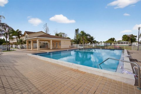 Touwnhouse à louer à Margate, Floride: 2 chambres, 110.55 m2 № 2044644 - photo 3