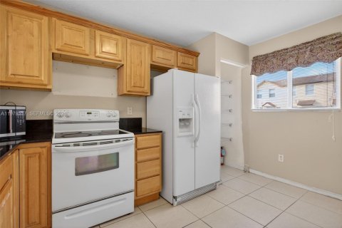 Touwnhouse à louer à Margate, Floride: 2 chambres, 110.55 m2 № 2044644 - photo 6