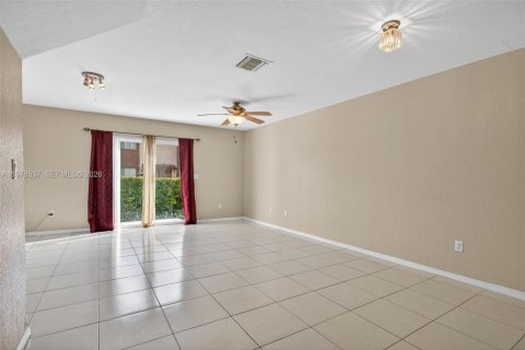 Touwnhouse à louer à Margate, Floride: 2 chambres, 110.55 m2 № 2044644 - photo 12