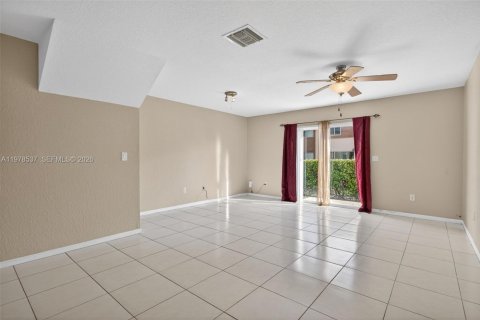Touwnhouse à louer à Margate, Floride: 2 chambres, 110.55 m2 № 2044644 - photo 13