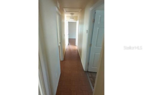 House in Tampa, Florida 4 bedrooms, 139.35 sq.m. № 2239531 - photo 6
