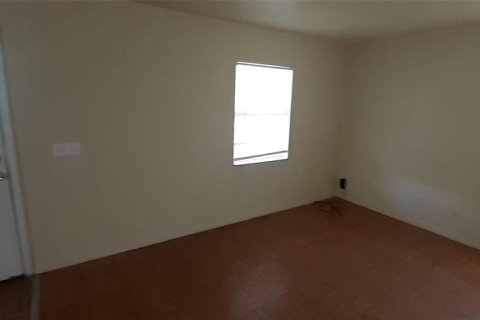 House in Tampa, Florida 4 bedrooms, 139.35 sq.m. № 2239531 - photo 2