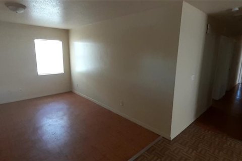House in Tampa, Florida 4 bedrooms, 139.35 sq.m. № 2239531 - photo 4