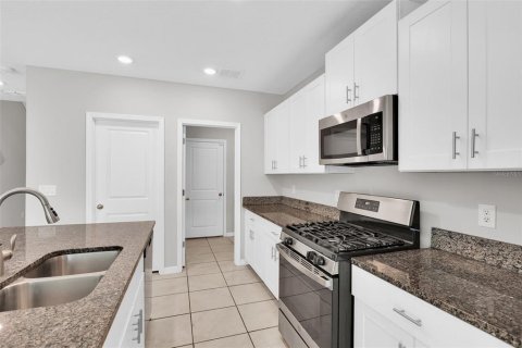 House in Apollo Beach, Florida 5 bedrooms, 224.36 sq.m. № 2104283 - photo 9
