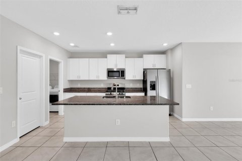 House in Apollo Beach, Florida 5 bedrooms, 224.36 sq.m. № 2104283 - photo 7